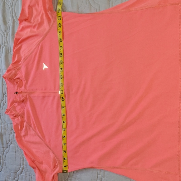 Old Navy Long Sleeve Active Wear Top - Picture 5 of 10